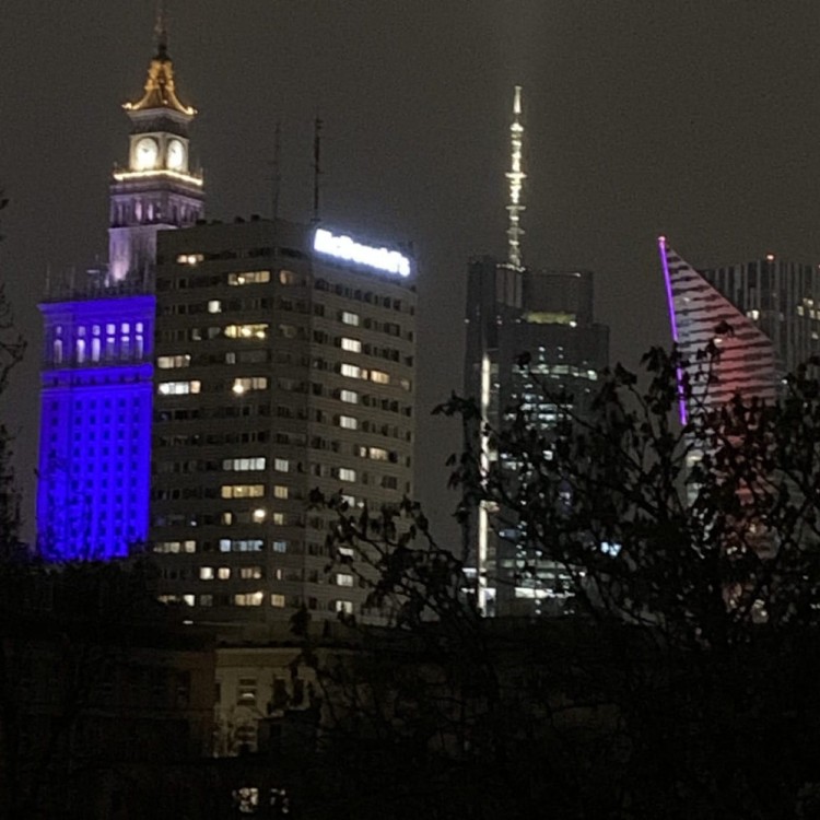 Art and Wine Friends Dom Artysty Plastyka Mazowiecka 4-te piętro Warszawa Malowanie przy winie widok na Pałac Kultury i Nauki.JPG