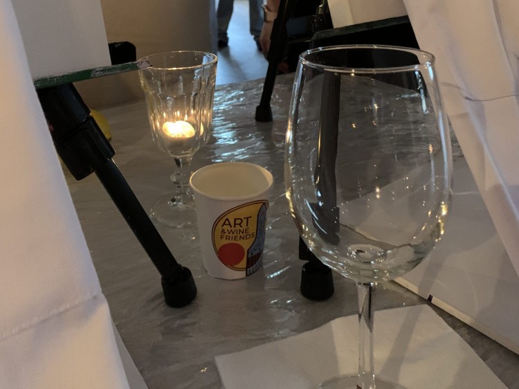 artandwinefriends-wydarzenia-premium-warszawa-malowanie-przy-winie-loft-podroze-ze-sztuka-09.jpeg
