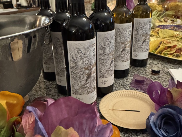 artandwinefriends-wydarzenia-premium-warszawa-malowanie-przy-winie-loft-podroze-ze-sztuka-40.jpeg
