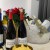 Wino i świąteczny poczęstunek podczas mikołajkowego wieczoru malowania w Warszawie